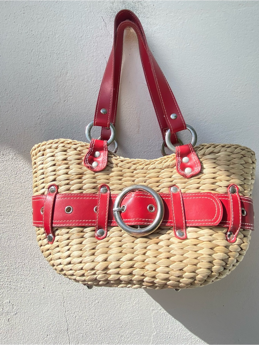 Y2K Tan Wicker & Red Faux Leather Buckle Shoulder Bag